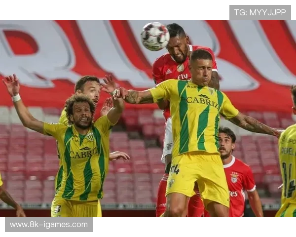 葡超波尔图3-1艾华卡，客场逆转保持争冠希望